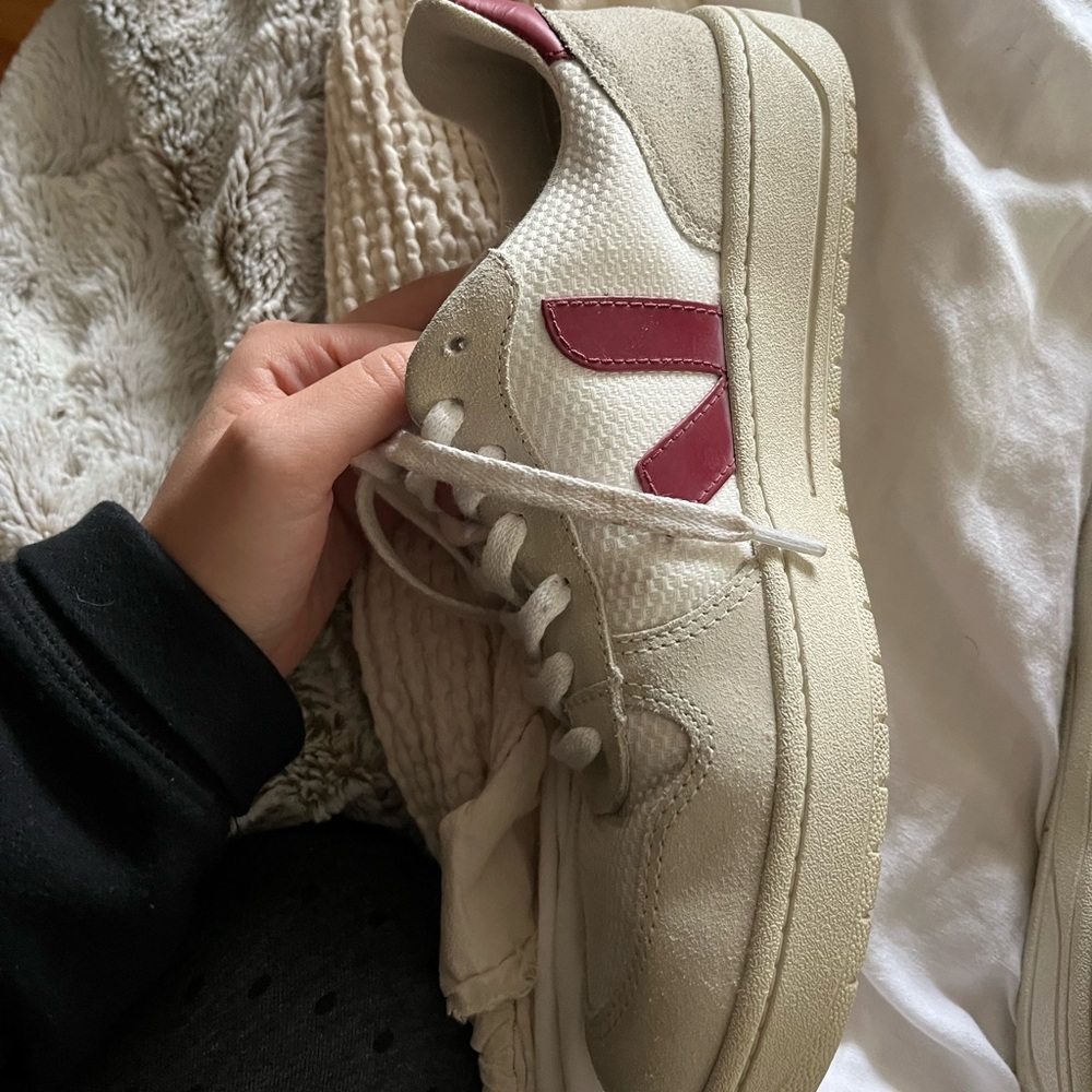 Veja - red- US 9!